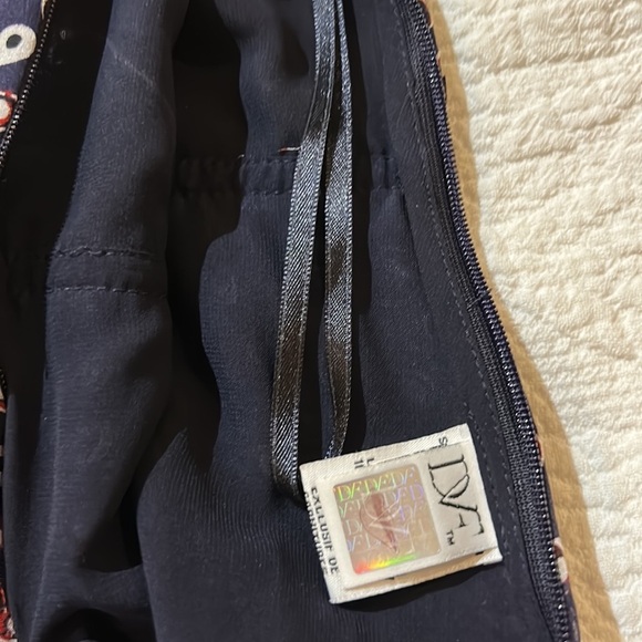 Diane Von Furstenberg Mini Dress. Size 6 - Picture 12 of 14